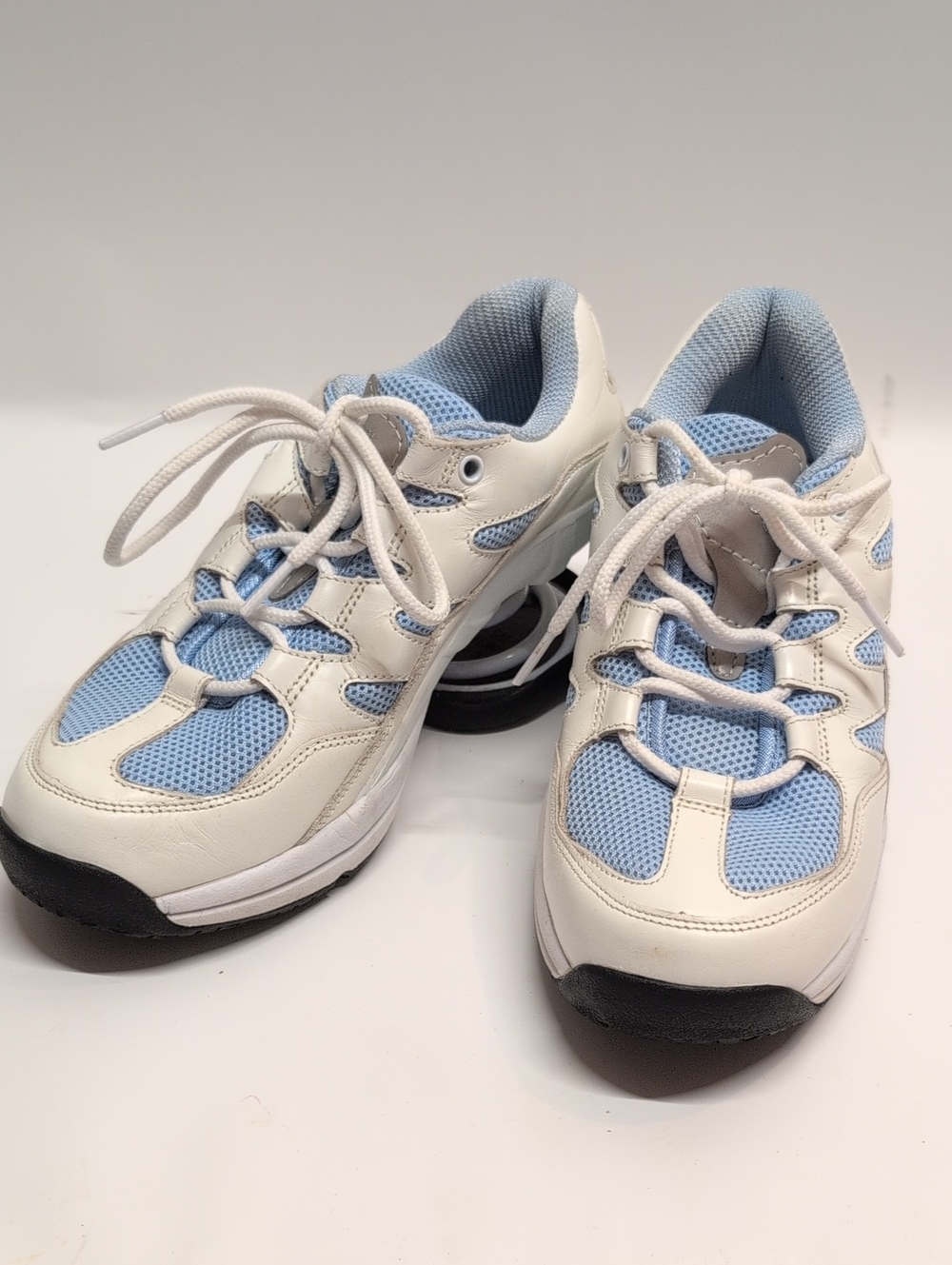Z COIL Size 7 Women’s White and Light Blue Lace-Up Sneakers